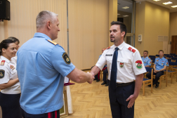 Első tiszti kinevezések, elismerések