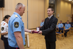 Első tiszti kinevezések, elismerések