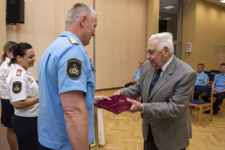 Első tiszti kinevezések, elismerések