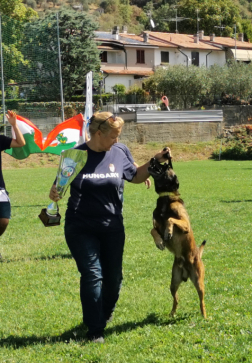 Leczki Sarolta a két lábra állt Karmával