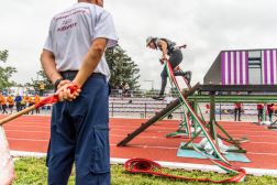 Tűzoltósport-verseny, százméteres akadálypálya
