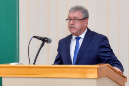 A pulpituson Kiss Attila r. vezérőrnagy, Belügyminisztérium Rendészeti Államtitkárságának kabinetfőnöke mond beszédet