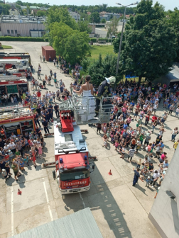 Nyitott szertárkapuk