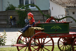 Nyitott szertárkapuk