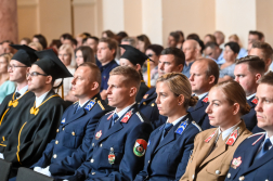 frissen végzett levelezős hallgatók