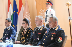 meghívott vendégek