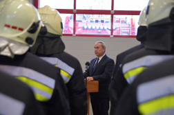 pápai laktanya átadása