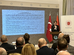 Elismerés és köszönet