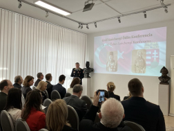 Március tizennegyedikén a Katasztrófavédelem Központi Múzeuma adott otthont a 2024-es török–magyar kulturális évad keretében rendezett Gróf Széchenyi Ödön Konferenciának