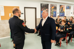 Elismerések átadása