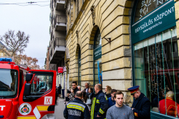 Az átadás pillanatai