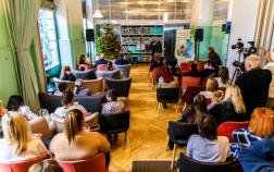 Az átadás pillanatai