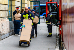 Az átadás pillanatai