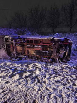 A tűzoltók áramtalanították a járművet