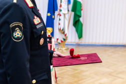 Elismerések átadása