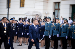 Esküt tettek a fiatal tisztek