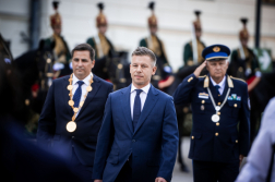Esküt tettek a fiatal tisztek