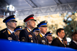 Esküt tettek a fiatal tisztek
