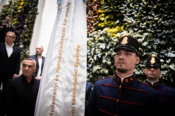 A megnyitó pillanatai