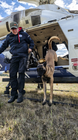 Helikopteres gyakorlaton a Hunor keresőkutyás egysége