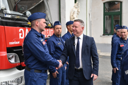 Ünnepség a 135 éves budavári tűzoltó laktanyában