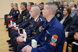 A rendezvény résztvevői a széksorokban