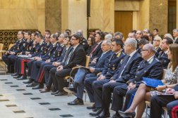 Az ünnepi rendezvény résztvevői, előtérben a belügyminiszter, helyettese, közbiztonsági főigazgatója, a BM OKF főigazgatója