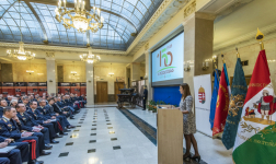 A pulpituson Széchenyi Tímea, a Gróf Széchenyi Család Alapítvány elnöke