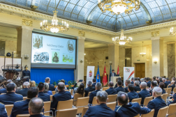 A pulpituson dr. Linder Gyula, a múzeum tudományos munkatársa, aki a szervezett hazai tűzoltóság megálmodója, gróf Széchenyi Ödön munkásságát méltatta