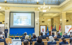 Dr. Varga Ferenc tűzoltó dandártábornok, fővárosi katasztrófavédelmi igazgató vázolta föl a budapesti tűzoltóság életre hívásának történelmi hátterét