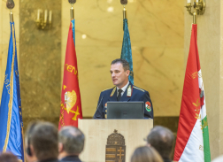 A pulpituson az országos tűzoltósági főfelügyelő