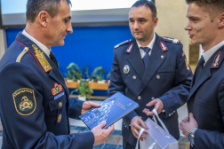 Góra Zoltán főigazgató külföldi vendégek társaságában