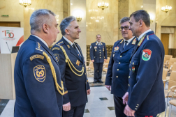 	Góra Zoltán főigazgató külföldi vendégek társaságában