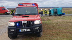 Felborult autó az úton