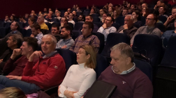 A rendezvény résztvevői a széksorokban