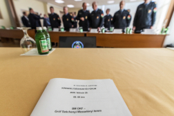 A kép előterében a Kirendeltségvezetők Fórumának forgatókönyve, háttérben a résztvevők