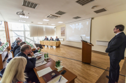 A Katasztrófavédelem Központi Múzeumának igazgatója tart előadást