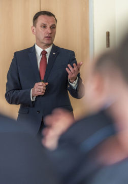 Előadást tart dr. Bérczi László tűzoltó dandártábornok, országos tűzoltósági főfelügyelő