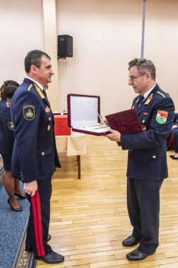Az országos katasztrófavédelmi főigazgató elismerést ad át 