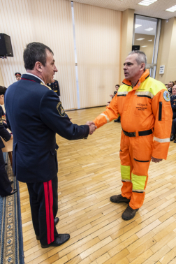 Az országos katasztrófavédelmi főigazgató elismerést ad át 