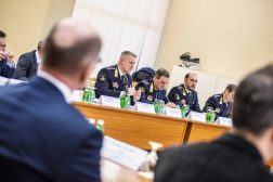 Erdélyi Krisztián tűzoltó dandártábornok, a BM OKF főigazgató-helyettese, az OTB alelnöke beszél