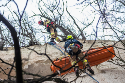 Kötéltechnikai gyakorlatot tartott a HUNOR mentőszervezet Egerben