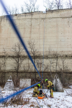 Kötéltechnikai gyakorlatot tartott a HUNOR mentőszervezet Egerben