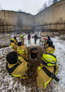 Kötéltechnikai gyakorlatot tartott a HUNOR mentőszervezet Egerben