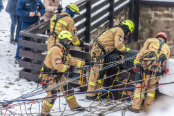 Kötéltechnikai gyakorlatot tartott a HUNOR mentőszervezet Egerben