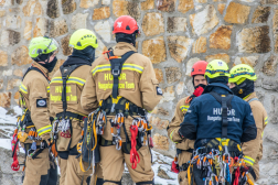 Kötéltechnikai gyakorlatot tartott a HUNOR mentőszervezet Egerben