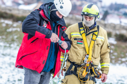 Kötéltechnikai gyakorlatot tartott a HUNOR mentőszervezet Egerben