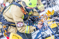 Kötéltechnikai gyakorlatot tartott a HUNOR mentőszervezet Egerben