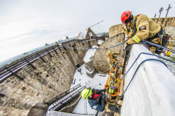 Kötéltechnikai gyakorlatot tartott a HUNOR mentőszervezet Egerben
