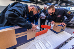 Korszerű erdőtűzoltó járműveket és szakfelszereléseket kapnak az önkéntes szervezetek